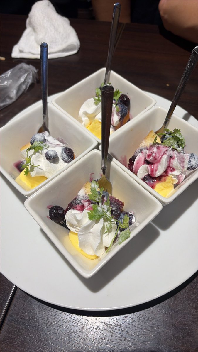HITOGATA_LOUNGE's tweet photo. 欠食児童並みに食べちゃって😅デザートのみまともに撮れました。

ヒトガタRAVERではまだデザートはワッフルだけですが、前に少し練習してたので、炊飯ケーキとかは頑張りますっ！ https://t.co/qqxJRWB1LR