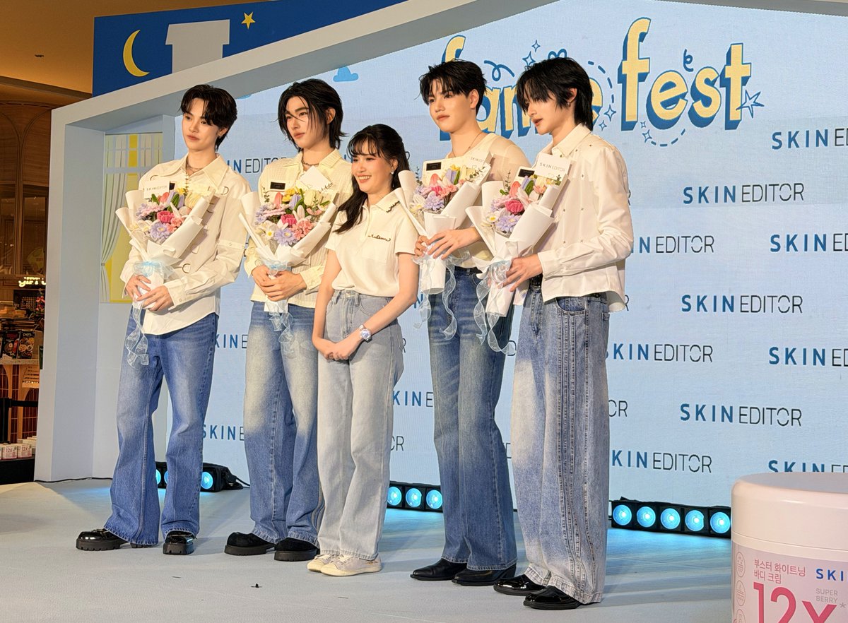 DomundiTV's tweet photo. ขอขอบคุณ @SkinEditorTH ที่ให้เกียรติ “ฟีฟ่า” @Fifa_thanut “พีท” @pete_nvich “รีออน” @imreeonn  และ “เท็ดดี้” @teddyyy_____s ได้มาร่วมกิจกรรมงานในวันนี้นะคะ 🥰

ขอขอบคุณแฟน ๆ ทุกคนที่มาเจอกัน รวมถึงแฟน ๆ ที่ส่งกำลังใจมาให้ทั้งสี่คนด้วยนะคะ 🫶🏻✨️

#SkinEditorFMFxDMDTrainee https://t.co/zK5VXwxfjI