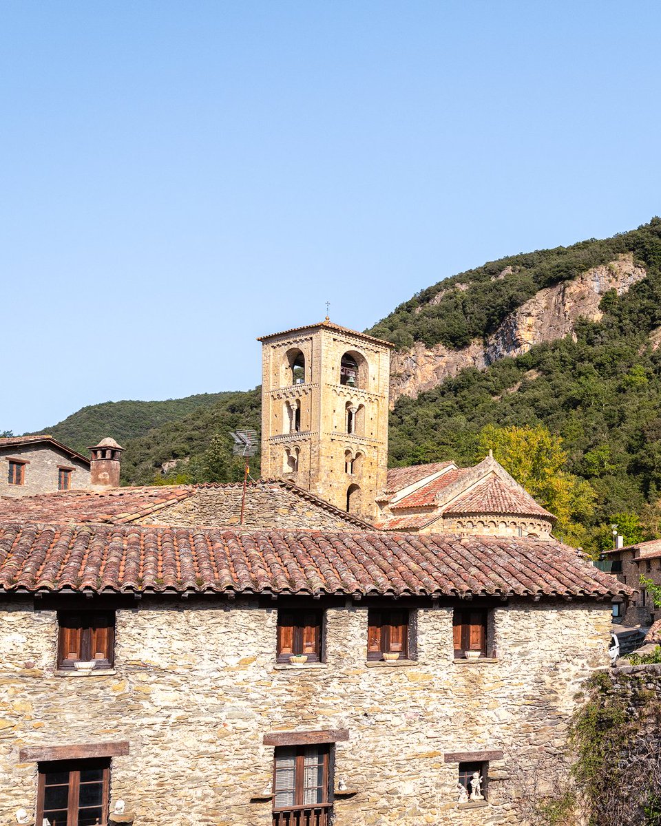 LosPueblosmbe's tweet photo. Cuatro pequeños pueblos donde desconectar del mundo y olvidarse de las prisas. 

📍 Valverde de los Arroyos (Guadalajara)
📍 Bulnes (Asturias)
📍 Beget (Girona)
📍 Peñalba de Santiago (León)

Cuatro auténticos refugios de paz. https://t.co/UXnZH5iRbh