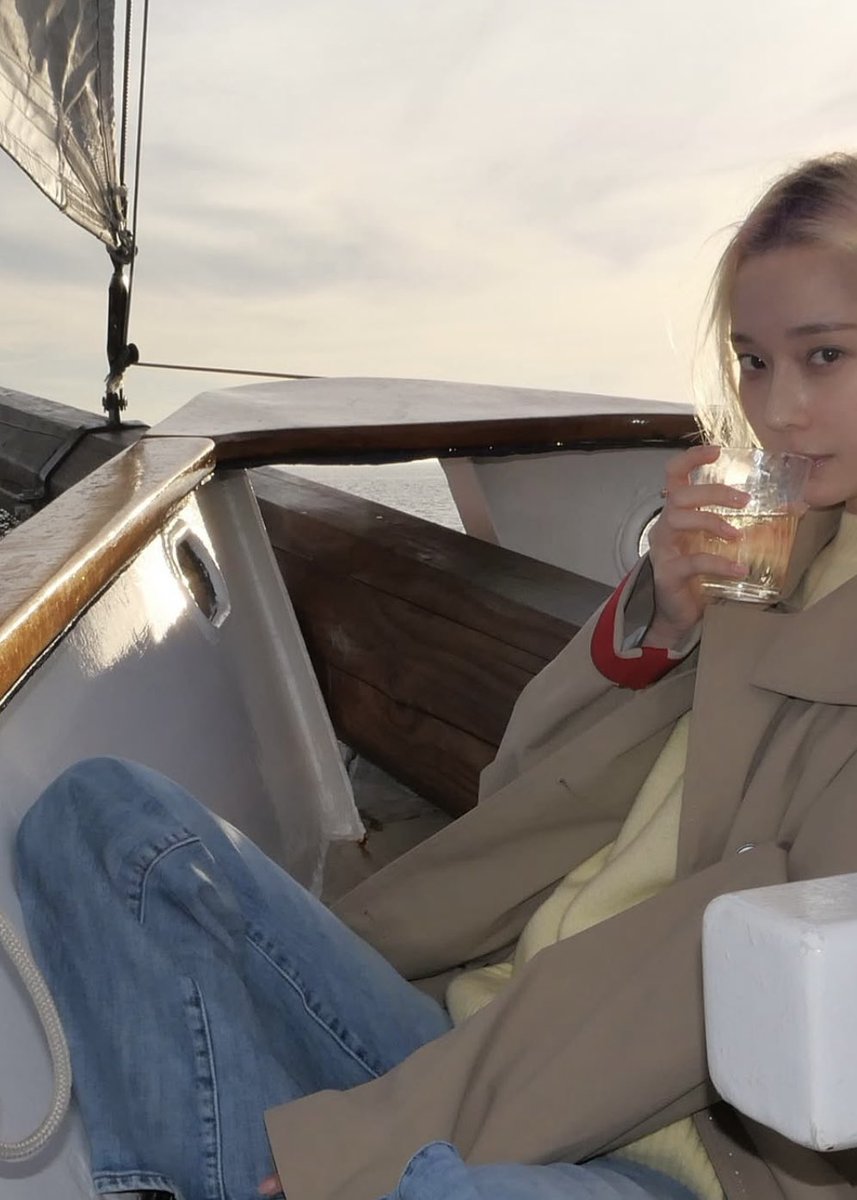 icurina's tweet photo. the hot rich aunt who owns a yacht https://t.co/PaM8R4CZb9