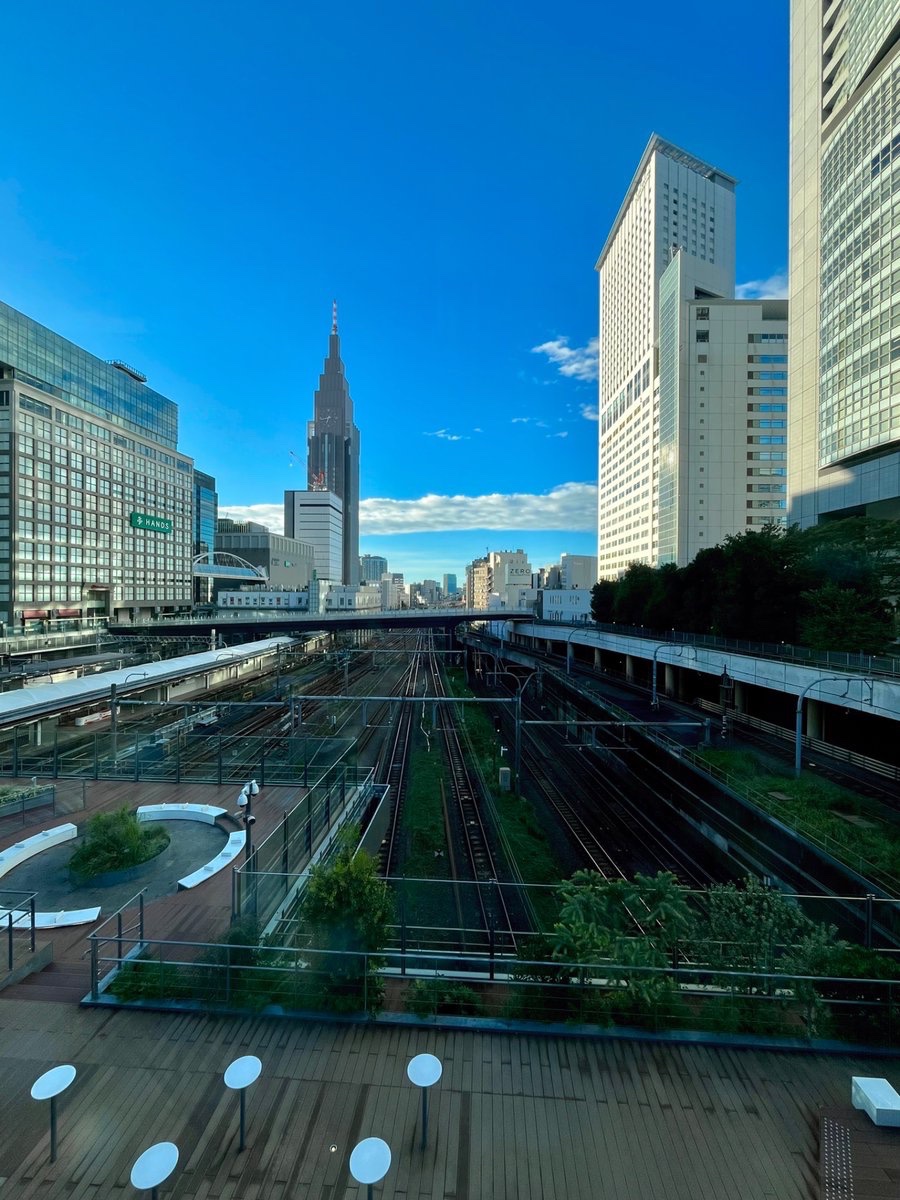 SeinA_ism's tweet photo. Before the city boots up.
Dawn in Shinjuku waits quietly for Continue. https://t.co/HM3HiVObbY