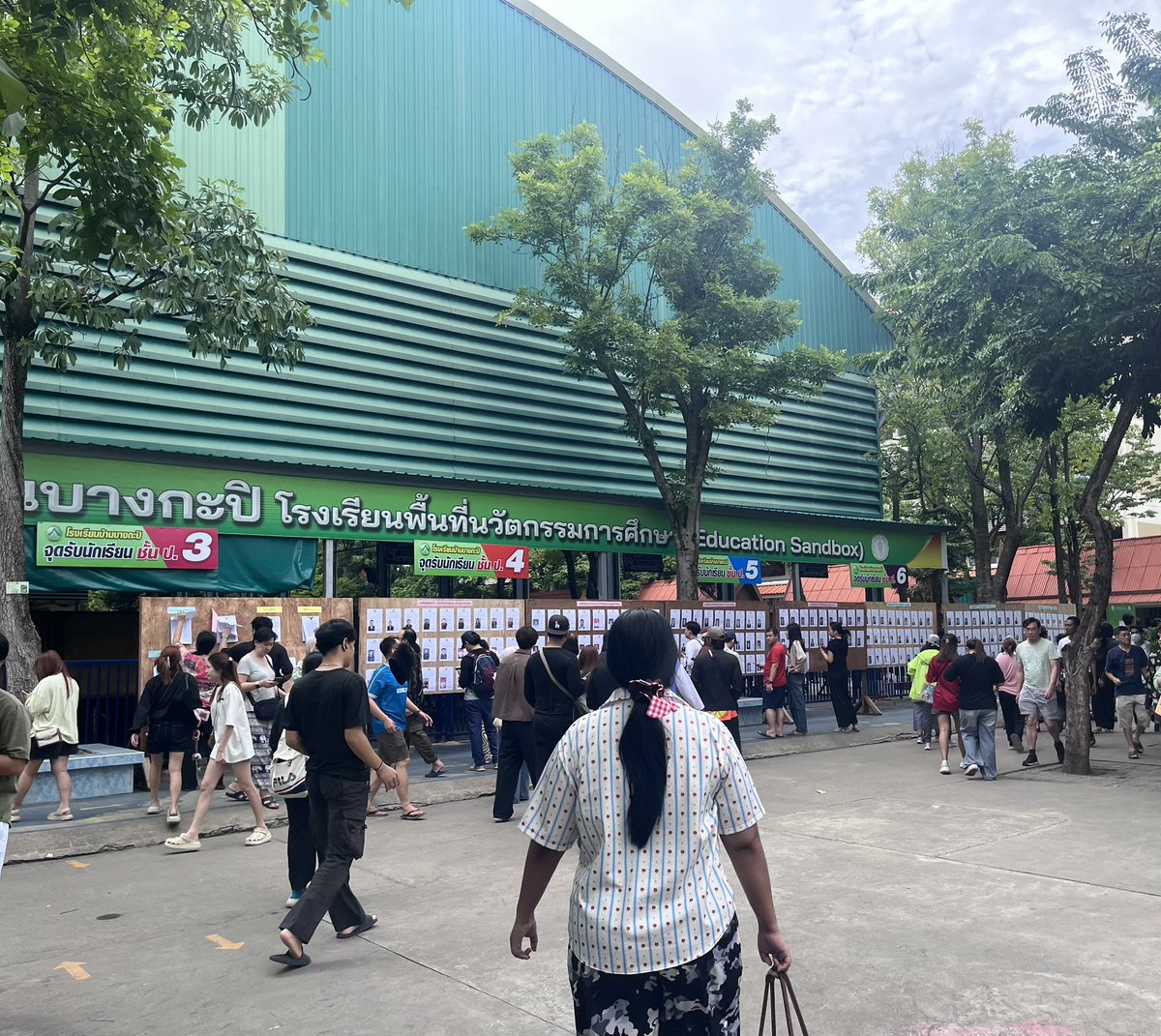 pai1621's tweet photo. ผร้มมาแร้ววว คนเยอะมากๆ ดีใจอ้ะ เก่งมากทู้กกคนนน #เลือกตั้งประกันสังคม https://t.co/jSlsZ2iVgz
