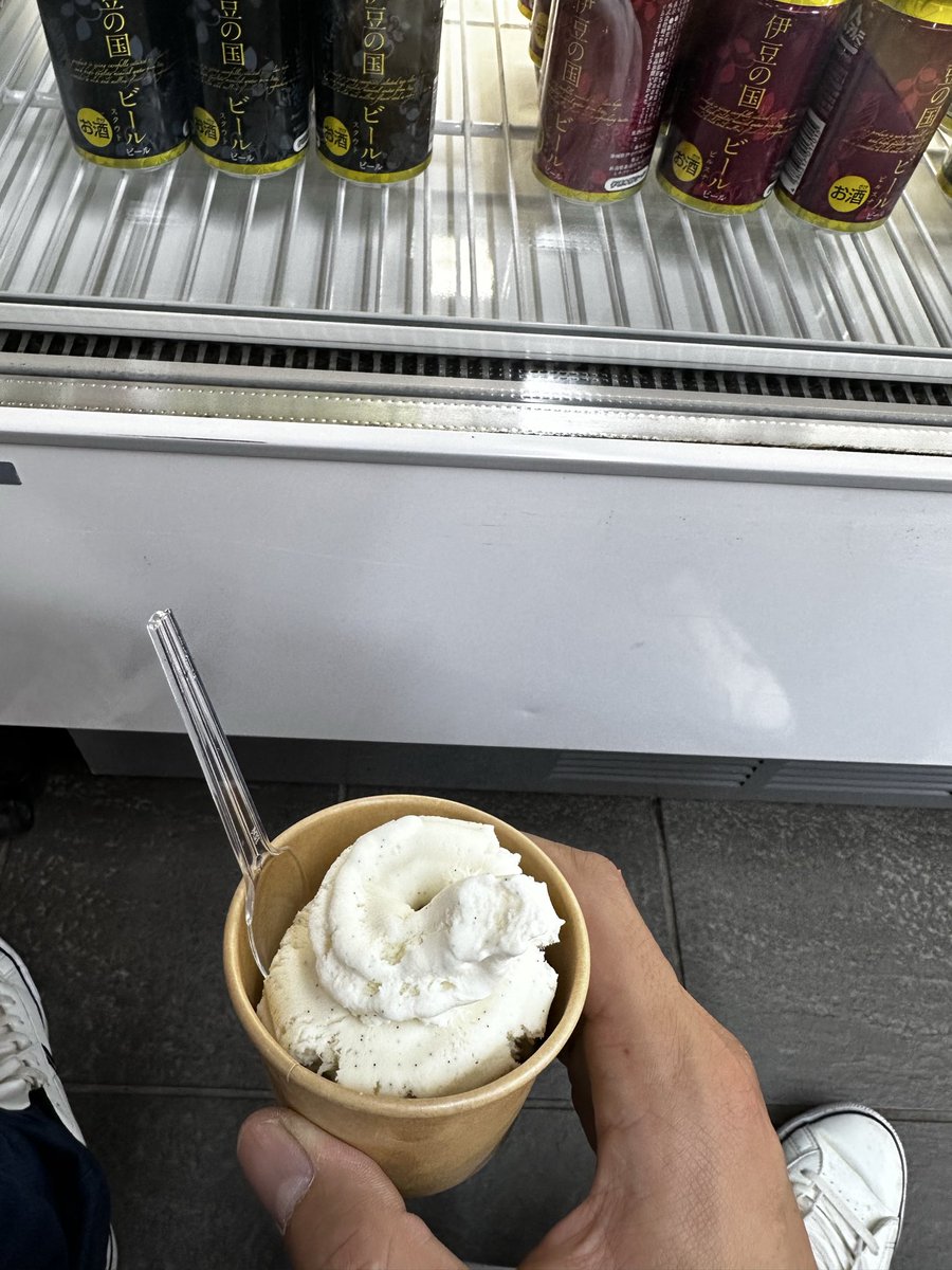 yuiretu's tweet photo. 1人ぶらり旅！
三島大社！アイスも美味いし みしまコロッケも美味かった！ https://t.co/qRQ5Fo7nb8