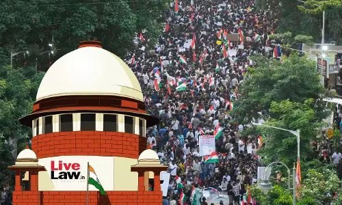 LiveLawIndia's tweet photo. #BREAKING Supreme Court orders no illegal detention can take place of those peacefully gathering. 

Court orders Metro & Rail Services to function normally, Internet facilities must remain undisturbed as per law and free movement of people and traffic be permitted.

Court also directed take down S.163 board outside Supreme Court, so there is no apprehension with regard to access to justice.

#SupremeCourt #CECProtest
