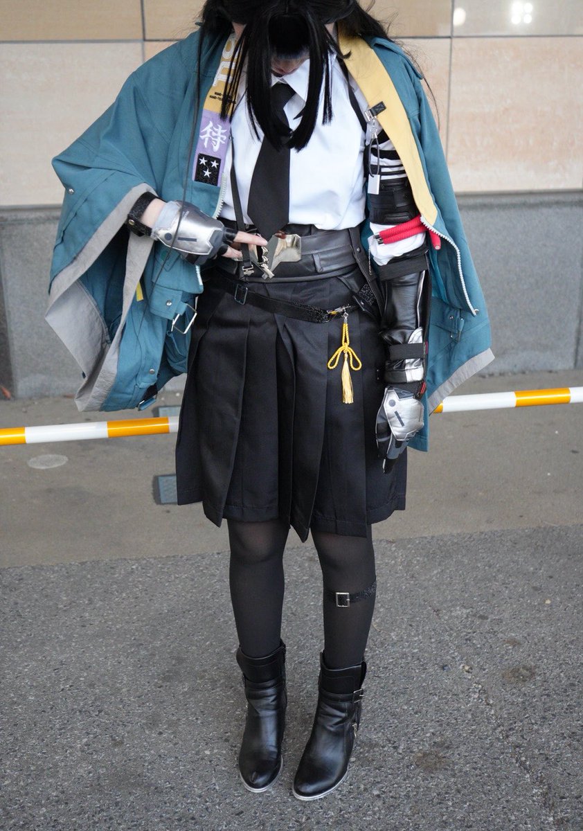 shimeionamae's tweet photo. ベルトが一生取れて直してるわたし。 https://t.co/9QPlCNTtlJ
