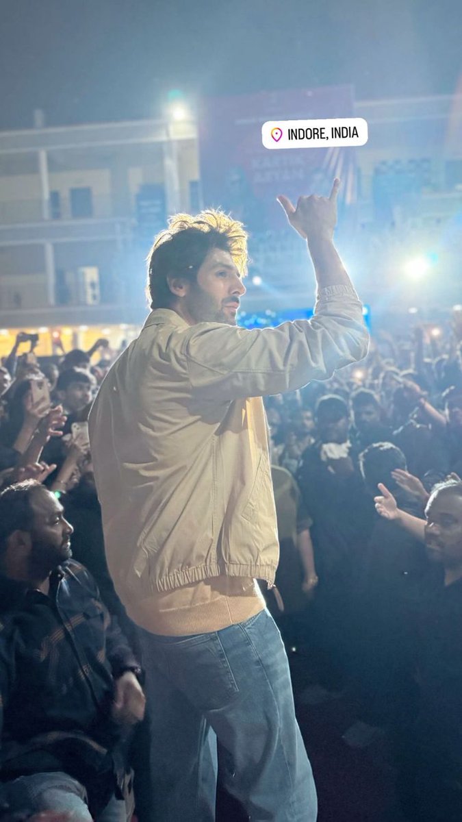Kartikslegacy's tweet photo. bro really built his own legacy without a film family backing him… gotta respect the grind 🫡👑 #kartikaaryan #Aura https://t.co/heKiosKf1B