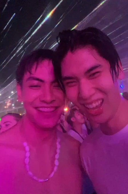 Softlyjd's tweet photo. They were so happy that day.

#จุงอาเชน #dunknatachai https://t.co/cVvF9jtNFz