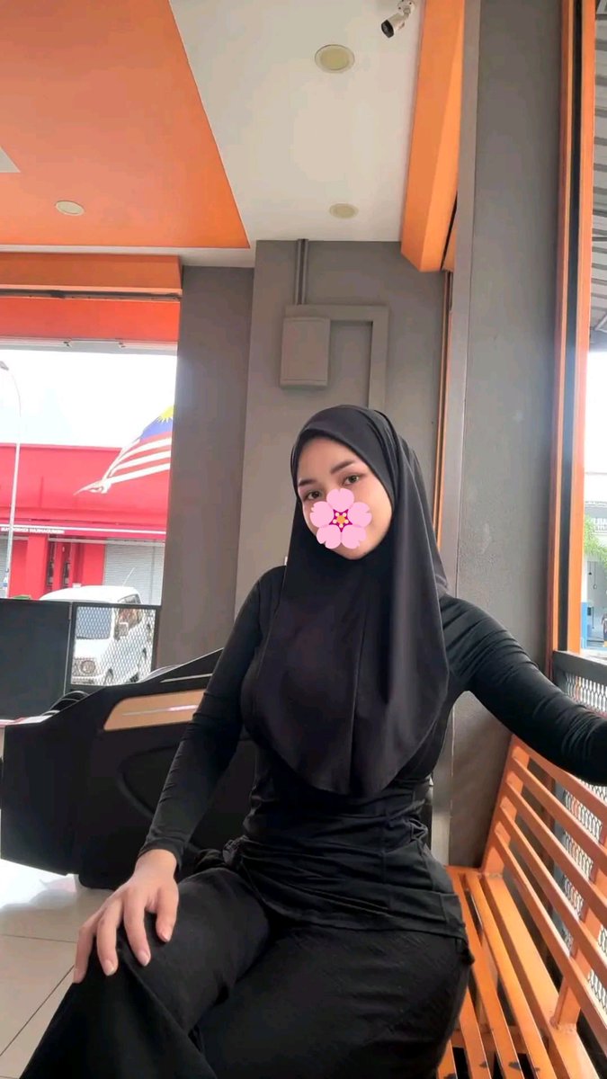 Miaarzk's tweet photo. Berbaloi ke buat DS, but i stdy lagi, takdaa pengalaman nak jumpaa orang random😆 . I introvert tww👉👈 https://t.co/gNEc9fVPwC