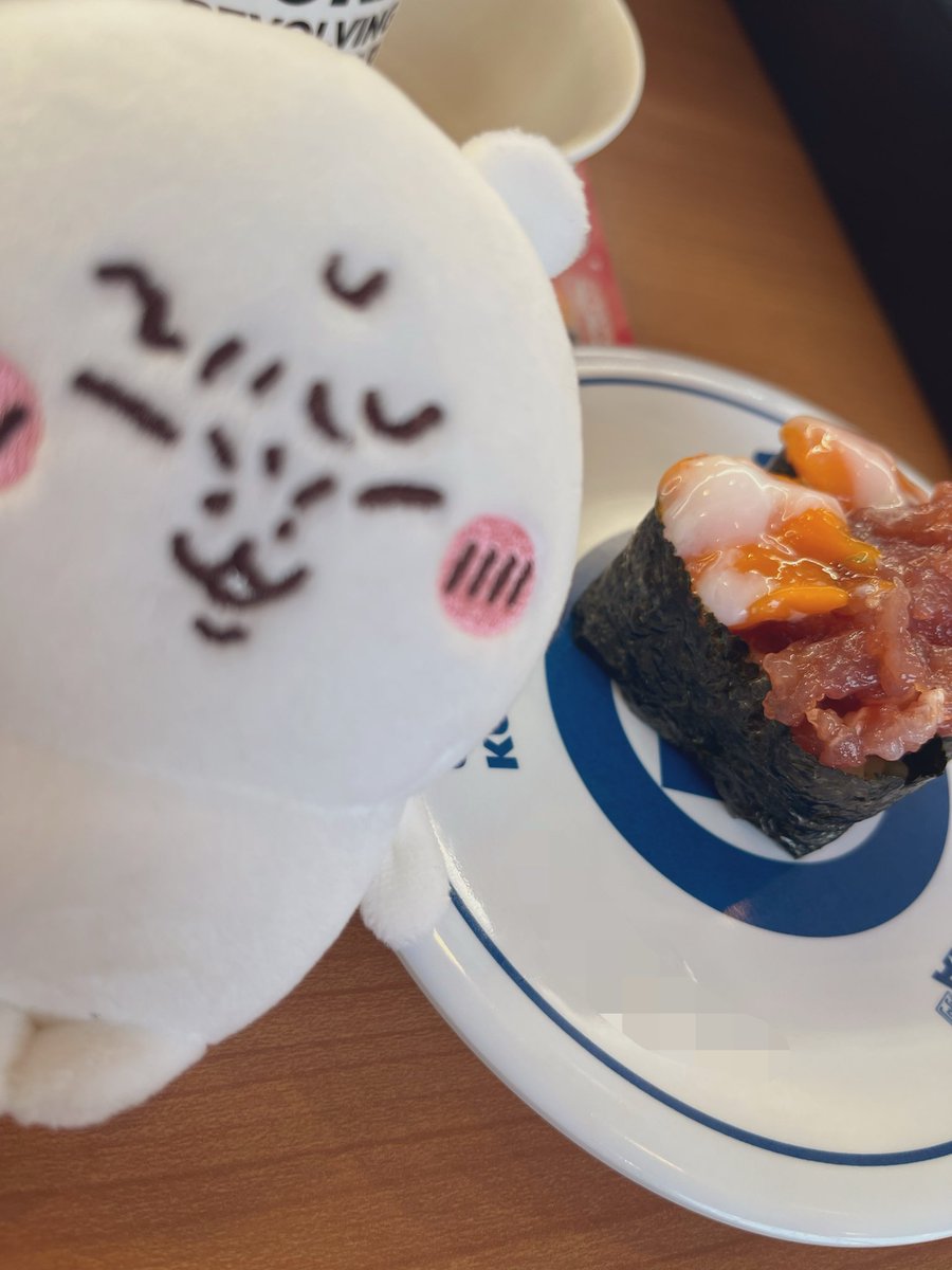6bcxxx's tweet photo. ちいかわと寿司 https://t.co/y433penugA