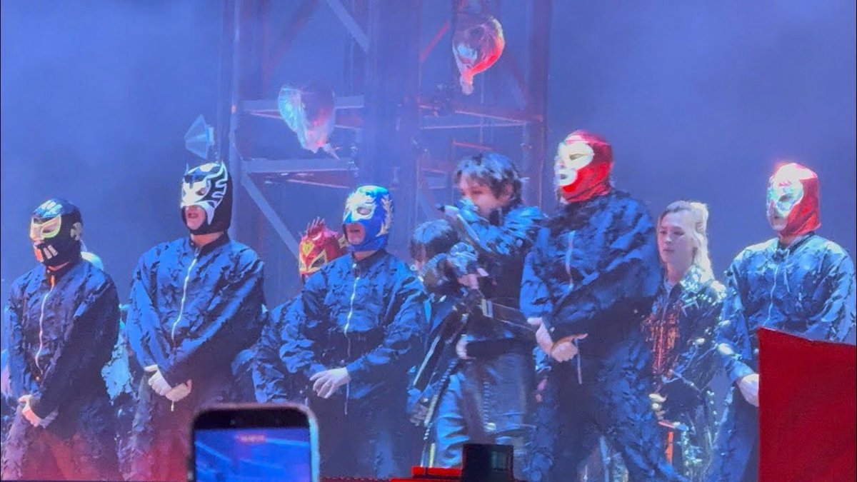 euphorigma's tweet photo. Imagínate ser Army México y que a 5 meses de haber sido tu concierto seas el estándar a superar🥱

(Cabe mencionar que tmb usaron ropa 100% mexicana en la 1 y 3 fecha) https://t.co/rqRjLHgqwv