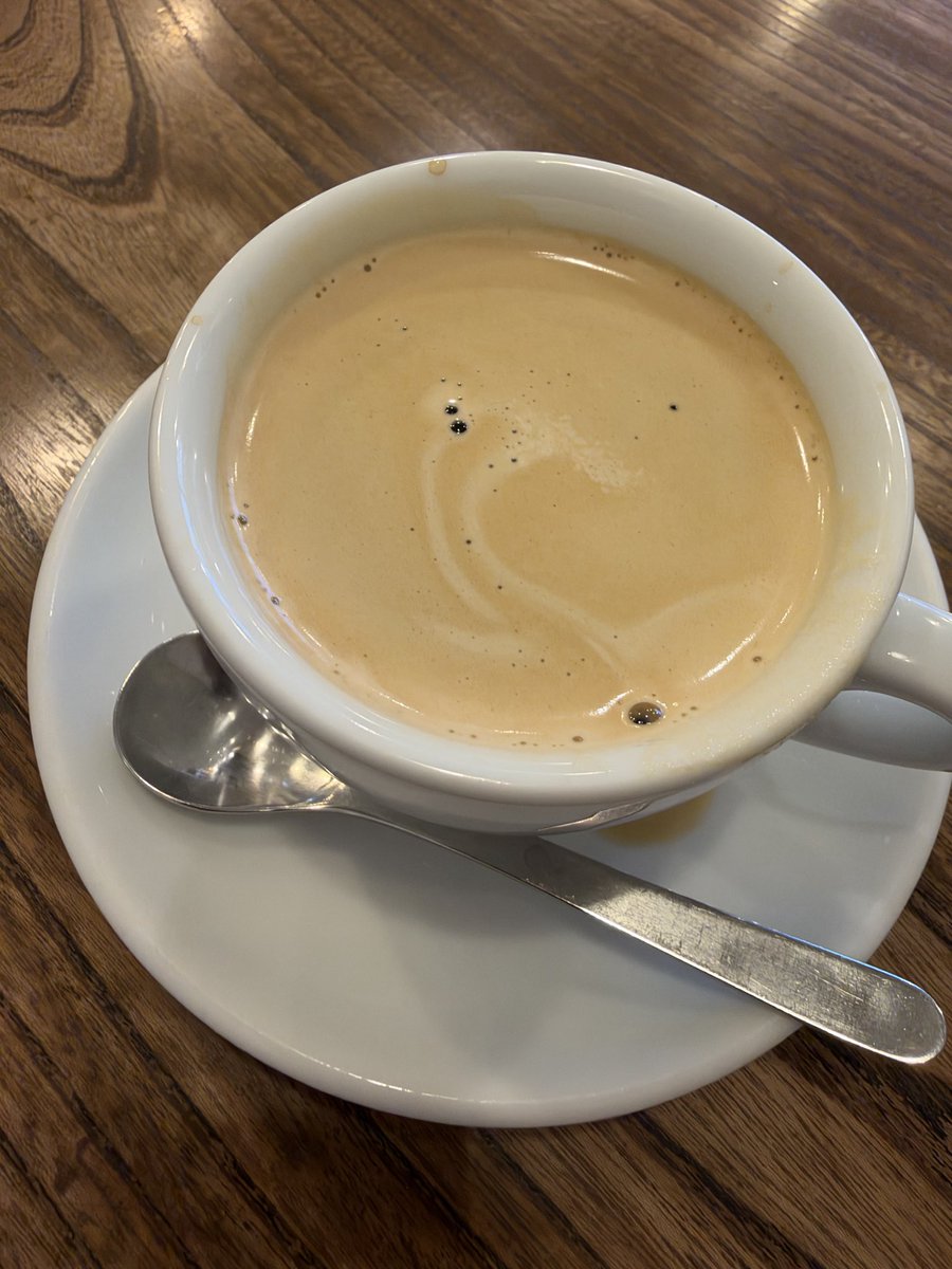 Ryuki_PureJP's tweet photo. ライブ帰りにコーヒー☕️

店外から香ばしい匂いがして、入ってみたら
久しぶりに本格的な美味しいコーヒーだった⭕️
しかも、一杯300円やっすー。立ち席はさらに割引-50あるらしい。まじか。

ライブコーヒー 吉祥寺店
LIVECOFFEE
店名にライブ付くのナイスコーヒー👍 https://t.co/59t8TZvPhy