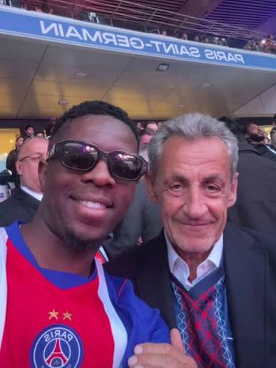 leegalsen's tweet photo. Pendant ce temps.. 😹😹😹 https://t.co/FF5qgZntDX
