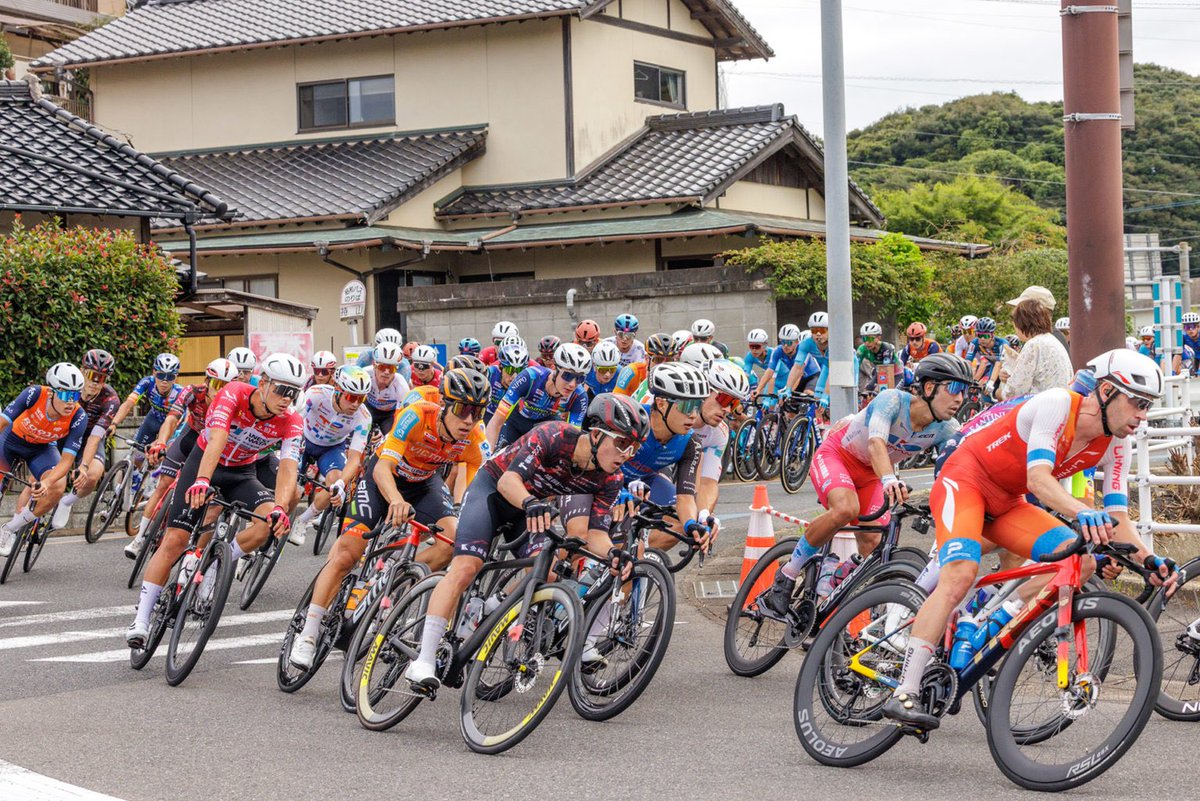 VC_FUKUOKA's tweet photo. チームでつかんだ6位！

本多晴飛が日本人トップに‼️

10/10（土）のツール・ド・九州2026 佐賀・福岡ステージで、ベストジャパニーズ賞を獲得しました‼️

序盤はジェラルド・レデスマが逃げに入り、仲間の脚を温存。

終盤は山本大喜・横塚浩平らが、本多を勝負できる位置へ🤝

そのサポートを受け、最後は本多が強豪スプリンターたちと競り合い、天神のフィニッシュへ飛び込みました🔥

走り慣れた地元の道で、チームの連携が結果につながった一日😌

そして、スタートからフィニッシュまで届いた皆さんの声援も、この走りを支えてくれました📣

たくさんの応援、本当にありがとうございました！

レースレポート・写真はこちらから👇
https://t.co/41M3zZHXzh

#VCFUKUOKA #ツールド九州2026