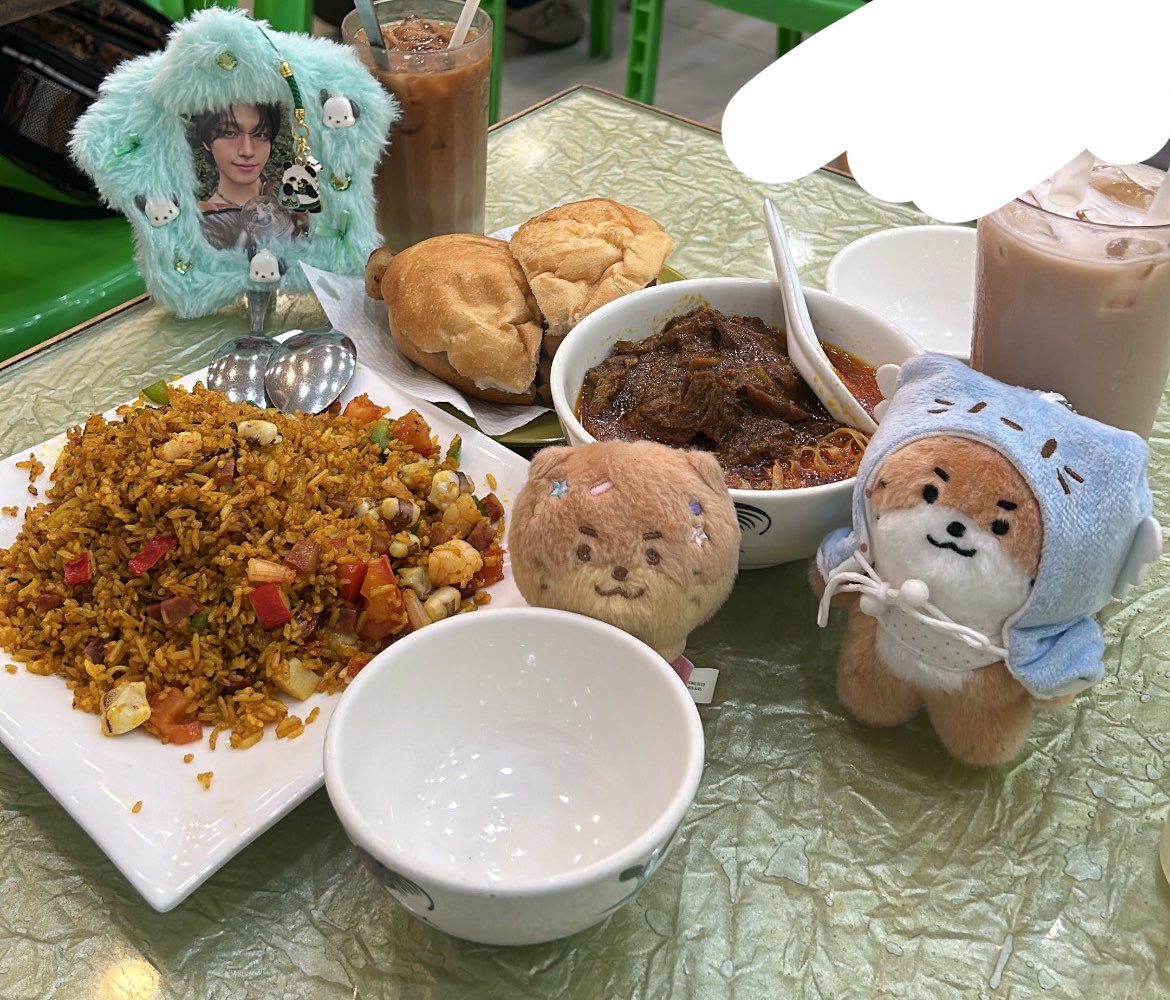17DD_o_o's tweet photo. 생일 밥 얻어 먹었따❤️ 고마워요🥹❤️ https://t.co/bJyisIlBsY
