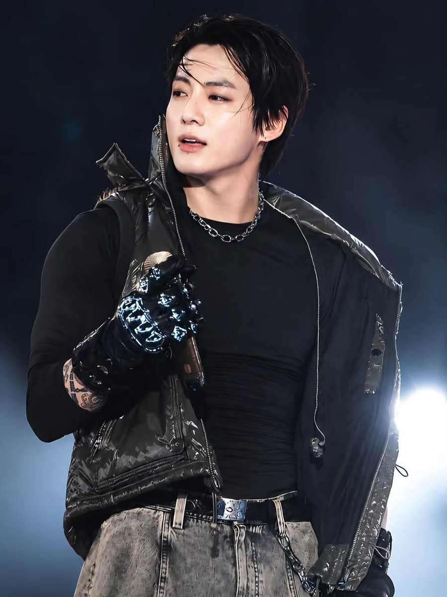 Jungkoo_gukkk97's tweet photo. 💪~ https://t.co/kPCfNp1B24