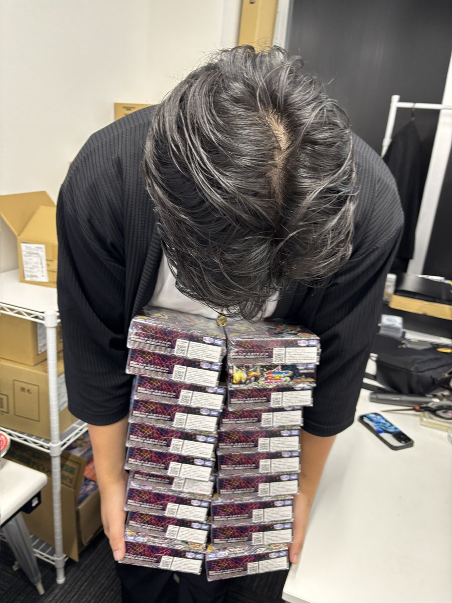 flat_ikebukuro's tweet photo. 景品は社長自ら運んでいただきました😭😭😭 https://t.co/TVGIbMKB0A