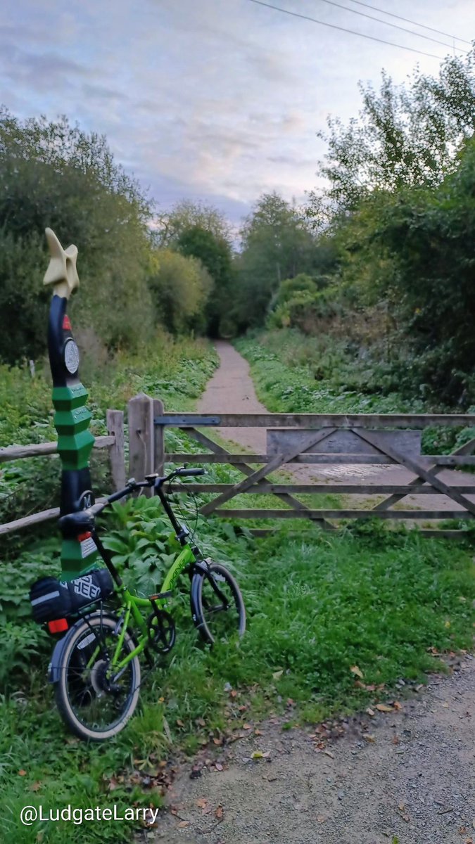 ludgatelarry's tweet photo. Good Morning from Sussex!  Which way shall I go from here?  Hartfield, I think... https://t.co/WPAAmIJblD
