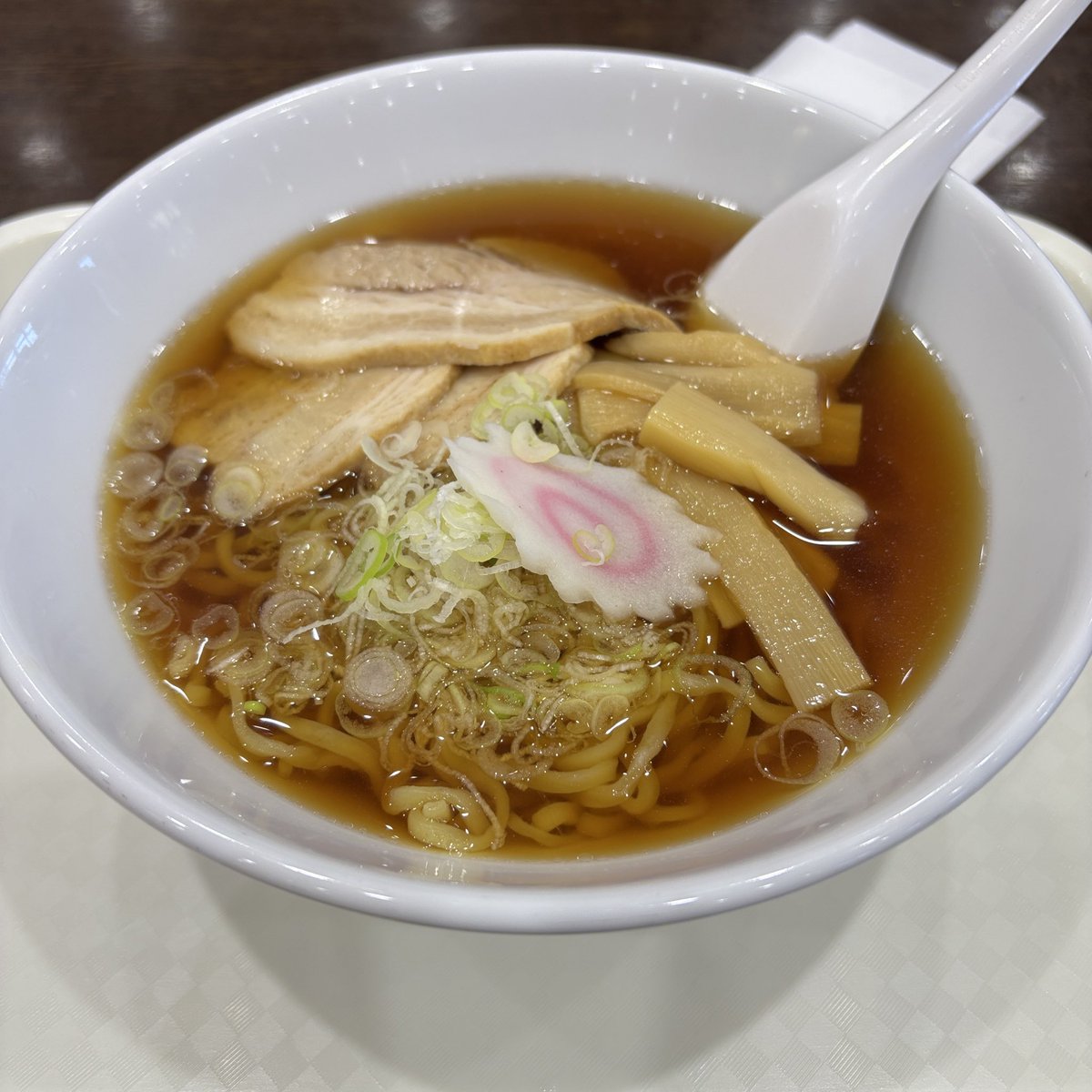 macchi_oops's tweet photo. 42杯目。磐梯山SAにて、喜多方チャーシュー麺
あっさり醤油スープ美味い、麺も好み https://t.co/9RevVsDPu2