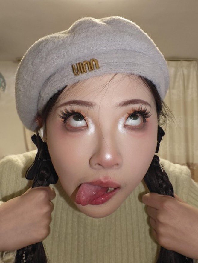 MadisonCarki19's tweet photo. 好想扣啊啊啊，好难受，每天像发情了一样 #反差 #母狗 #御姐 https://t.co/c3Vra7mNP7