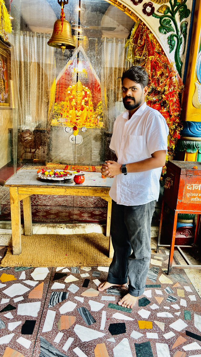 officaltarunbjp's tweet photo. शारदीय नवरात्रि के पावन अवसर पर माँ बगलामुखी के दिव्य दर्शन एवं आशीर्वाद प्राप्त करने का सौभाग्य मिला। 🚩
जय माँ बगलामुखी! 🙏🚩
जय माता दी! https://t.co/60IunecKbD