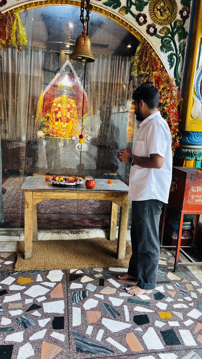 officaltarunbjp's tweet photo. शारदीय नवरात्रि के पावन अवसर पर माँ बगलामुखी के दिव्य दर्शन एवं आशीर्वाद प्राप्त करने का सौभाग्य मिला। 🚩
जय माँ बगलामुखी! 🙏🚩
जय माता दी! https://t.co/60IunecKbD