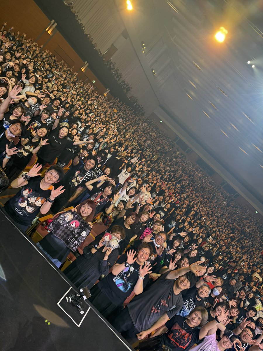 SUGIZOofficial's tweet photo. From Tottori with Love 1010.

UNENDING JOURNEYツアー 鳥取米子公演、
みんな本当にありがとう。
28年ぶりの鳥取、初めての米子、
みんな最高に素晴らしかった！
いよいよツアーも最終コーナー、ファンのみんなも、こちらの表現も、これまでになく高みに到達してきている。
とは言えI for YouのソロでRYUとジャレ合っていたら、盛大に間違えたけど😅

本当に素晴らしかった鳥取、この度もれなく正真正銘 第２の故郷に認定されました！
また必ず還って来るよ。。。

今日は倉敷。12年ぶりの倉敷。
全霊でいくよ。
共に昨日を超える昇天を！

#LUNASEA
#UNENDINGJOURNEY_FOREVER　
#SUGIZO