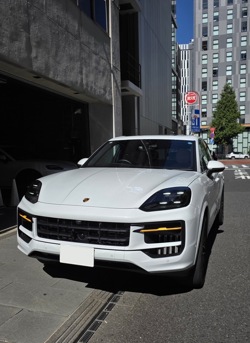 iado_v's tweet photo. ポルシェスタジオ銀座様にて911とカイエン試乗させていただきました！
まさか憧れの車に乗れるとは思ってもいなかった
これは欲しくなる(｡>ㅿ<｡) https://t.co/NhuvBgkYA7