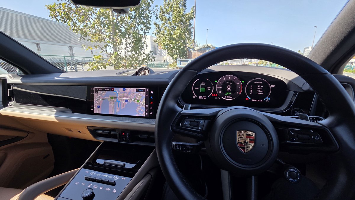 iado_v's tweet photo. ポルシェスタジオ銀座様にて911とカイエン試乗させていただきました！
まさか憧れの車に乗れるとは思ってもいなかった
これは欲しくなる(｡>ㅿ<｡) https://t.co/NhuvBgkYA7