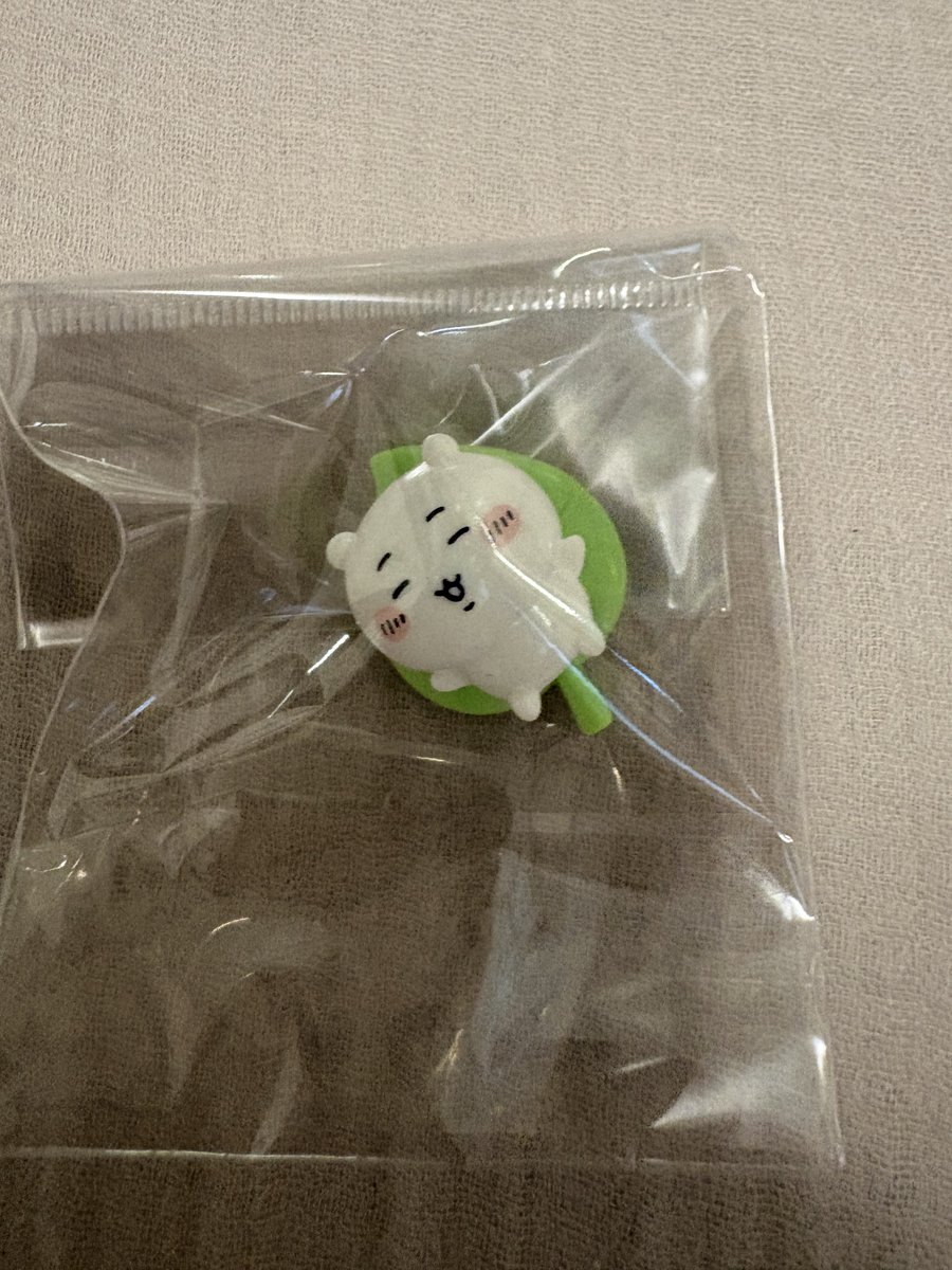 cj0vd0's tweet photo. ちいかわ バスボム リボンなみんな おふろぷかりん 交換

譲:ちいかわ
求:モモンガ 同異種

郵送での交換希望です！
条件合う方いましたらお声かけお願い致します🥲🥲
入浴時使用していません！

#おふろぷかりん #ちいかわ https://t.co/fME021PHo4