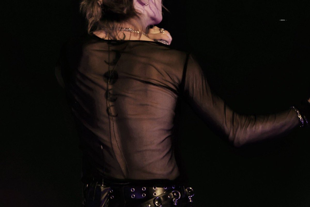 jiminscenic's tweet photo. this picture omg he’s literally a work of art https://t.co/akWVljcFck