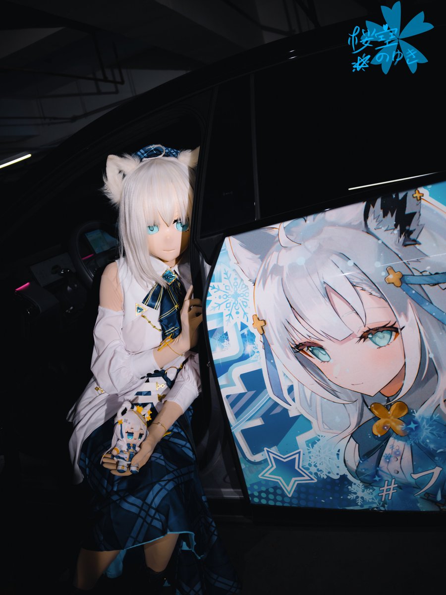 SAKURASORA0721's tweet photo. 🦊と🦊

📷：Kawa Yu（卡哇余）&amp;Priest（神父）
🚗痛車所有者：Chuanyue Dianxian（穿越電線）@DianXian_cos
🦊：本人です

#kigurumi #着ぐるみ #kiger #すこん部 #絵フブキ #cosplay #コスプレ https://t.co/bG4fA7A3Ex