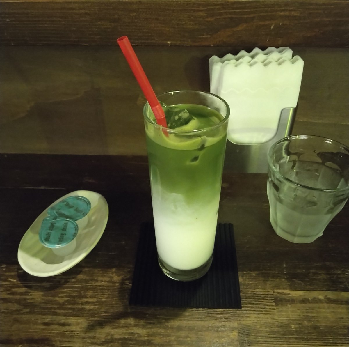 Z76775786's tweet photo. Milkcafeに着座しました！

まなちゃん(凄く可愛い)

あ、や、リクエストにはね、応える主義なんでね(汗)
事実ですし(滝汗)

…がざこざこのためだけに作って持ってきてくれた

抹茶ラテ

基本的に(可愛い)ですがカスタマイズ？の要望には応えます(笑) https://t.co/HGLnlfLTXD