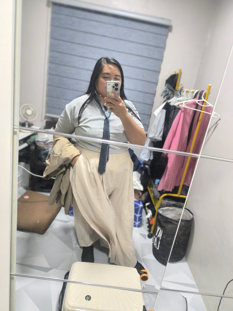 imnotclemzsa's tweet photo. fitting outfits pero di ko dinala sa Taiwan kase muka akong tindera ng isa sa palengke 😭😭😭 https://t.co/h41OPSzv37