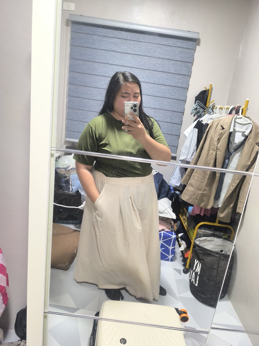 imnotclemzsa's tweet photo. fitting outfits pero di ko dinala sa Taiwan kase muka akong tindera ng isa sa palengke 😭😭😭 https://t.co/h41OPSzv37