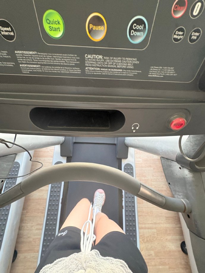 CoralineFrecon's tweet photo. Exercise makes me happy! https://t.co/5XoUn5T2gN