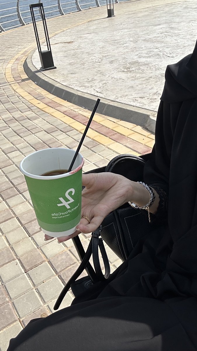 jrxqpoo's tweet photo. أنت الرفيق
اللي لو اتكي معه على أطرف رصيف 
غدت روحي بعد الصحاري " بساتين ورد " 💙💙 https://t.co/MGc0Hk2ebb