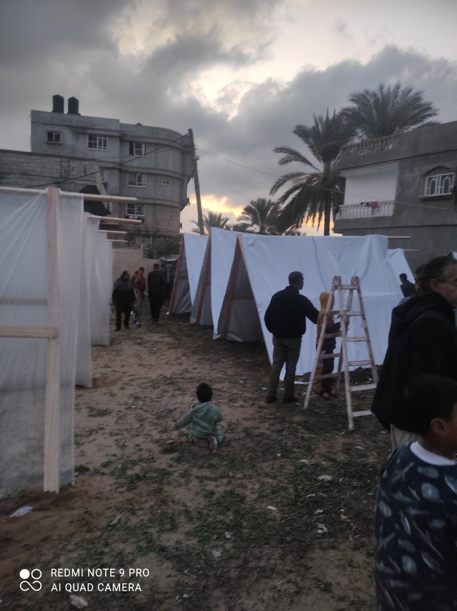 sara_mo922010's tweet photo. My family in Gaza is still struggling to survive. 💔 Our home was destroyed, and we live in a tent with our children. We desperately need food, warm clothes, and blankets for the coming winter.
Please don't forget donations 🙏🏻 
https://t.co/AefxYxCmIm https://t.co/4nDxtUL08y
