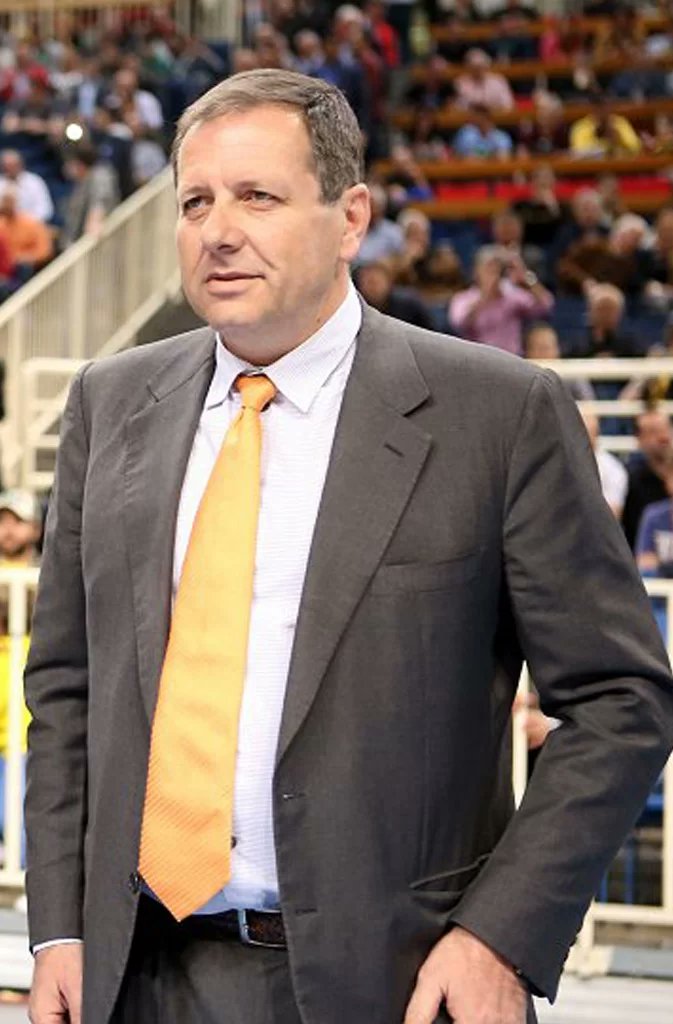 mastaprixate's tweet photo. Θελει μεγαλη προσπαθεια για να γυρισεις εναντιον σου την συντριπτικη πλειοψηφια των οπαδων της ομαδας , οι οποιοι τοσα χρονια μεσα στην μιζερια κατανοουσαν οτι δεν εχεις παραπανω δυνατοτητες.
Οι κολεγιες με το βοθρολιμανο ηταν η π��ραγοντικη σου ταφοπλακα.
Πουλα και φυγε

#aekbc https://t.co/23Uv9HBDxK