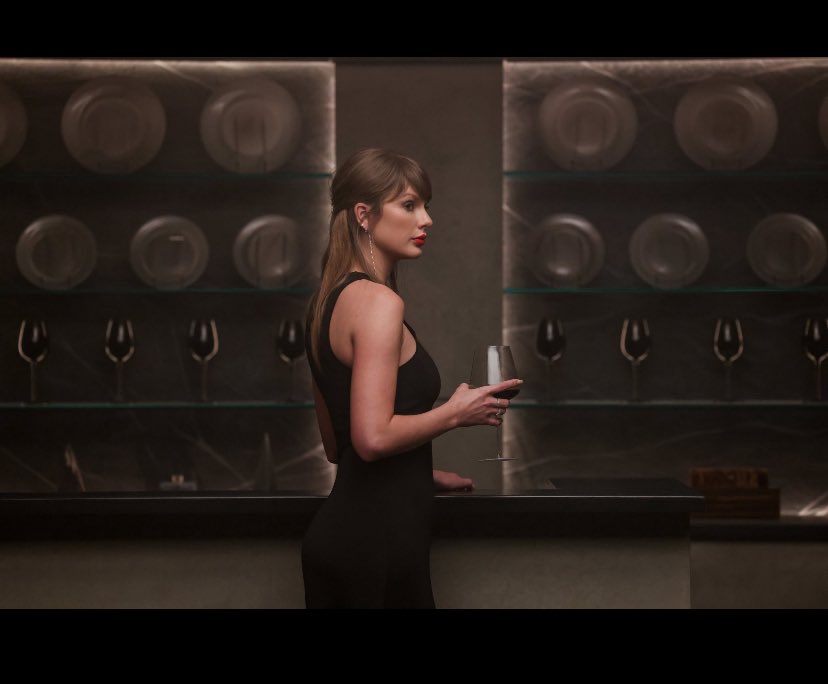 Joyktz7's tweet photo. Taylor Swift Reveals She Was the “Patient Zero” in a Toxic Romance as Her New Music Video, Featuring Colin Farrell as the Villain and a Cara Delevingne Cameo, Premieres to Massive Fan Response
See details below 👇🏻👇🏻

https://t.co/RxTaheP0Dc https://t.co/5D9lJcbcZk