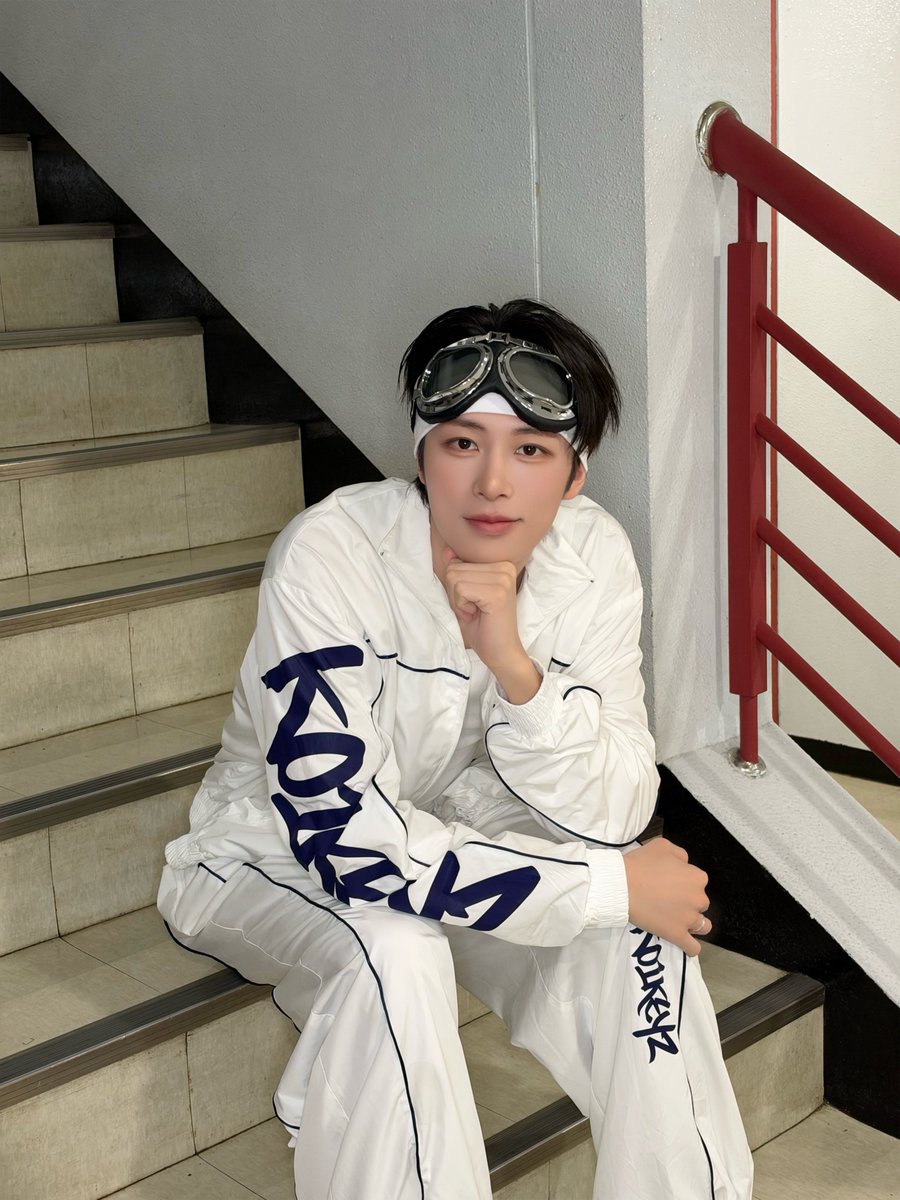 KO1KEYZofficial's tweet photo. [📸] 261011

SBS「#인기가요」
감사합니다!

⚽️ #RYOGA
Detail ➡︎https://t.co/9FDkq6cgqb

'KO1KEYZ' (Korean ver.) PV
🔗https://t.co/4xIBmFou16
Apple Music
🔗https://t.co/nt5gbOLIZR
Spotify
🔗https://t.co/pTP0S9RVbH

#Inkigayo #人気歌謡
#KO1KEYZ #코이키즈 https://t.co/MwTfcvN0jn