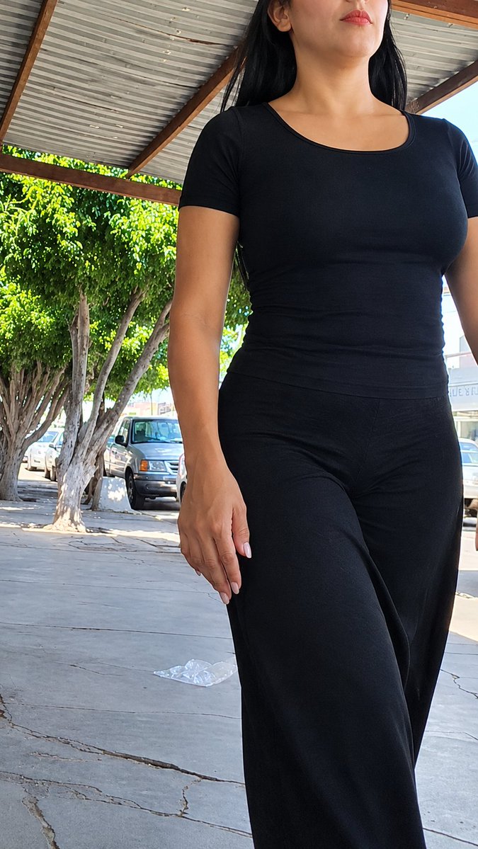 cazandoculfta's tweet photo. Que buenas piernas tenía esta mujer https://t.co/NiFUsVFwYP