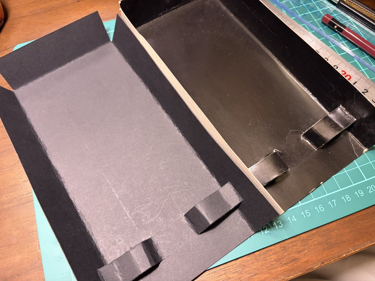 uAfk9ospKX83729's tweet photo. もし売る際に自作台座を使い、
新品未使用など書かないでください。
しっかり自作台座です。と書いてください。集めている人の中には完璧を求められる方もいます。
見栄えも良くなるので書いたとしても売れないってことはないと思います。
売らずに一生持っていますって方にお勧めしております。 https://t.co/xsz2SWoGPB