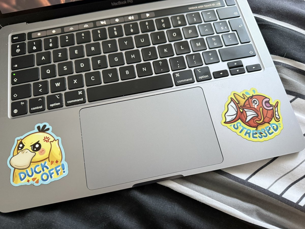 Soriya_fr's tweet photo. Ces stickers me motivent dans tous mes workflows depuis que je les ai pris au stand de @microcake à l’EVO l’année dernière, ils sont super quali et super beaux 🥰 Allez lui donner de la force à l’étage des Artistes à l’@Evo_France, elle en a plein de tout mignons pour la FGC 🩷 https://t.co/cPByCQaS42