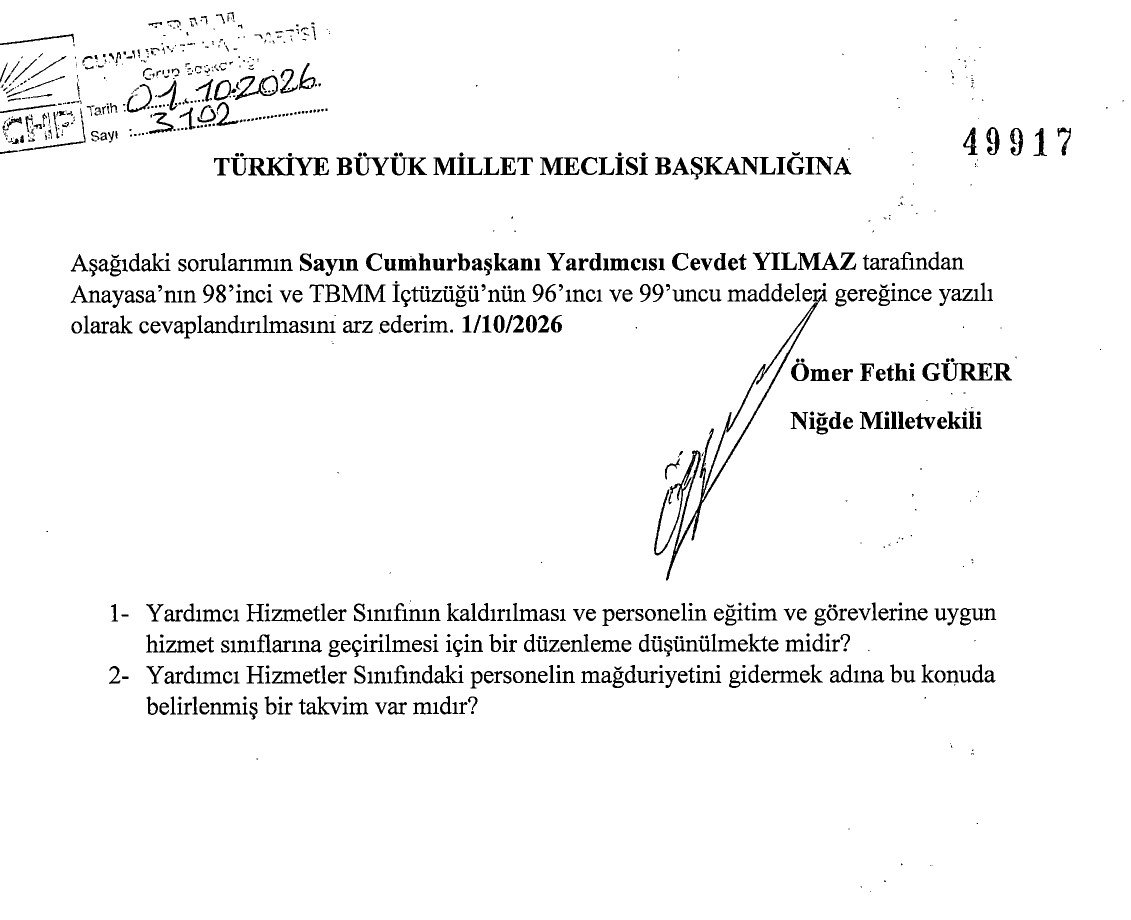 yhsplatform's tweet photo. 📢 YARDIMCI HİZMETLER SINIFI İÇİN TBMM’DE YENİ SORU ÖNERGESİ!

CHP Niğde Milletvekili Sayın Ömer Fethi Gürer, 1 Ekim 2026 tarihinde Cumhurbaşkanı Yardımcısı Cevdet Yılmaz’ın yanıtlaması istemiyle TBMM’ye soru önergesi verdi.

📌 Önergeyle iki önemli konu gündeme taşındı:

🔴 Yardımcı Hizmetler Sınıfı’nın kaldırılarak personelin eğitimine ve görevlerine uygun hizmet sınıflarına geçirilmesi için bir düzenleme düşünülüyor mu?

🔴 YHS personelinin mağduriyetini gidermek için belirlenmiş bir takvim var mı?

Artık beklemek değil, çözüm üretmek istiyoruz!

Yıllardır görev, unvan ve statü mağduriyeti yaşayan Yardımcı Hizmetler Sınıfı çalışanları için somut adım atılmalı, yasal düzenleme geciktirilmeden hayata geçirilmelidir.

Eğitimine, emeğine ve yaptığı işe uygun statü isteyen binlerce kamu çalışanının sesi duyulmalıdır!

Yardımcı Hizmetler Sınıfı kaldırılmalı, personel öğrenimine ve görevine uygun hizmet sınıfına geçirilmelidir!

Bu önemli konuyu TBMM gündemine taşıyan Sayın Ömer Fethi Gürer’e teşekkür ediyor, sürecin takipçisi olacağımızı kamuoyuna ilan ediyoruz.

#YardımcıHizmetlerSınıfı #YHS #KamuPersoneli #TBMM #KEPSEN
@RTErdogan @hasandogan @eczozgurozel @csgbakanligi @MDervisogluTR @dbdevletbahceli @MevlutCavusoglu @ErbakanFatih @cevdetyilmaz @ComezTurhan @gamzetascier @hasanozturkmen @melih_meric @gamzeilgezdi @aefakibaba @Mahi_Nur @mustafaelitas @isikhanvedat @yilmaztunc @leylasahinusta @avomerozmen @oktay_saral @cenginyurt52 @Mehmetasila19 @DoganBekin @mehmetucum @Y_Akdogan @drsoysal @farukozcelikgsb @MKalayci42 @ifarukaksu @alikeskinkilic @belginuygur10 @selcukktepeli @fethigurer @selcukozdag @SalihUzunDr @avidrissahin @abdulhamitgul @memetsimsek