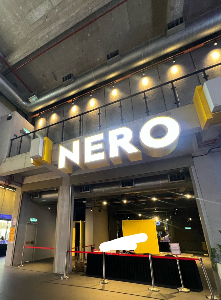 juniwoooos's tweet photo. ALHAMDULILLAH smpi2 aku senang jumpa venue walaupun sorang2 and sebagai seorang yg buta arah hshsh gi makan dulu dh kenyang baru syok tgk hanjoo🥰 https://t.co/NlyMH4KCAI