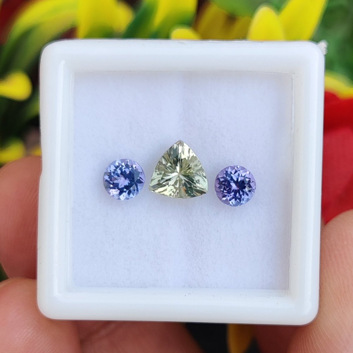 NkGemstone's tweet photo. 今ならセール中✨

天然の美しいゾイサイト（ラウンドカット＆トリリアントカット）セット。ルーペで確認できるほど透明度の高いタンザナイト。リングに最適なジュエリーです。
サイズ：6x6mm、4x4mm
重量：1.64カラット

ご購入の際は、性別をお選びください👇👇✨😍

https://t.co/aC3pU3TSgN

#add https://t.co/hZPvfkSsEF