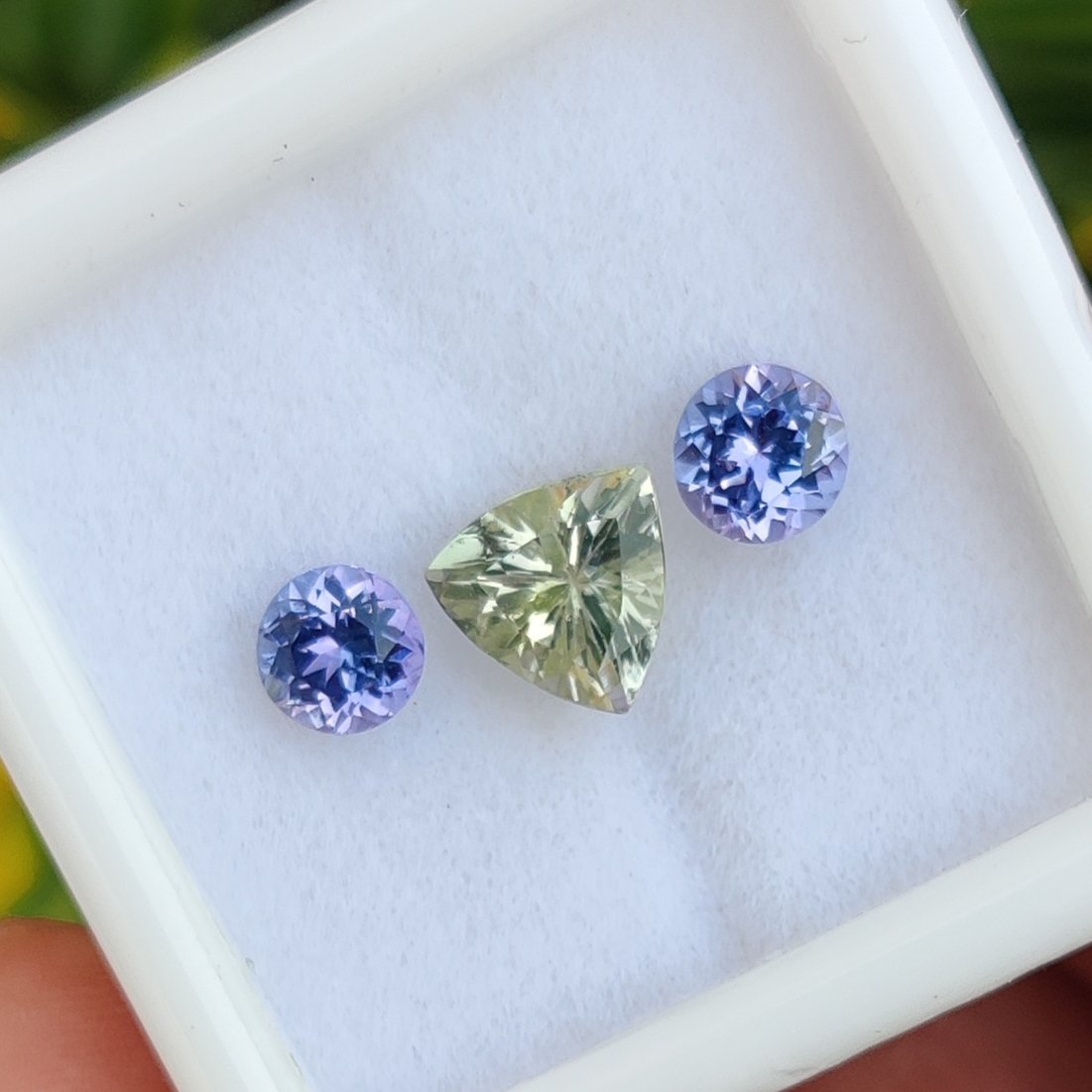 NkGemstone's tweet photo. 今ならセール中✨

天然の美しいゾイサイト（ラウンドカット＆トリリアントカット）セット。ルーペで確認できるほど透明度の高いタンザナイト。リングに最適なジュエリーです。
サイズ：6x6mm、4x4mm
重量：1.64カラット

ご購入の際は、性別をお選びください👇👇✨😍

https://t.co/aC3pU3TSgN

#add https://t.co/hZPvfkSsEF