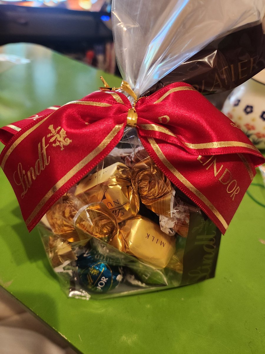 H20477's tweet photo. リンツで誕生日プレゼントを
いただきました!
#Lindt
#リンドール
#誕生日
#町田駅 https://t.co/kLto6NYosl