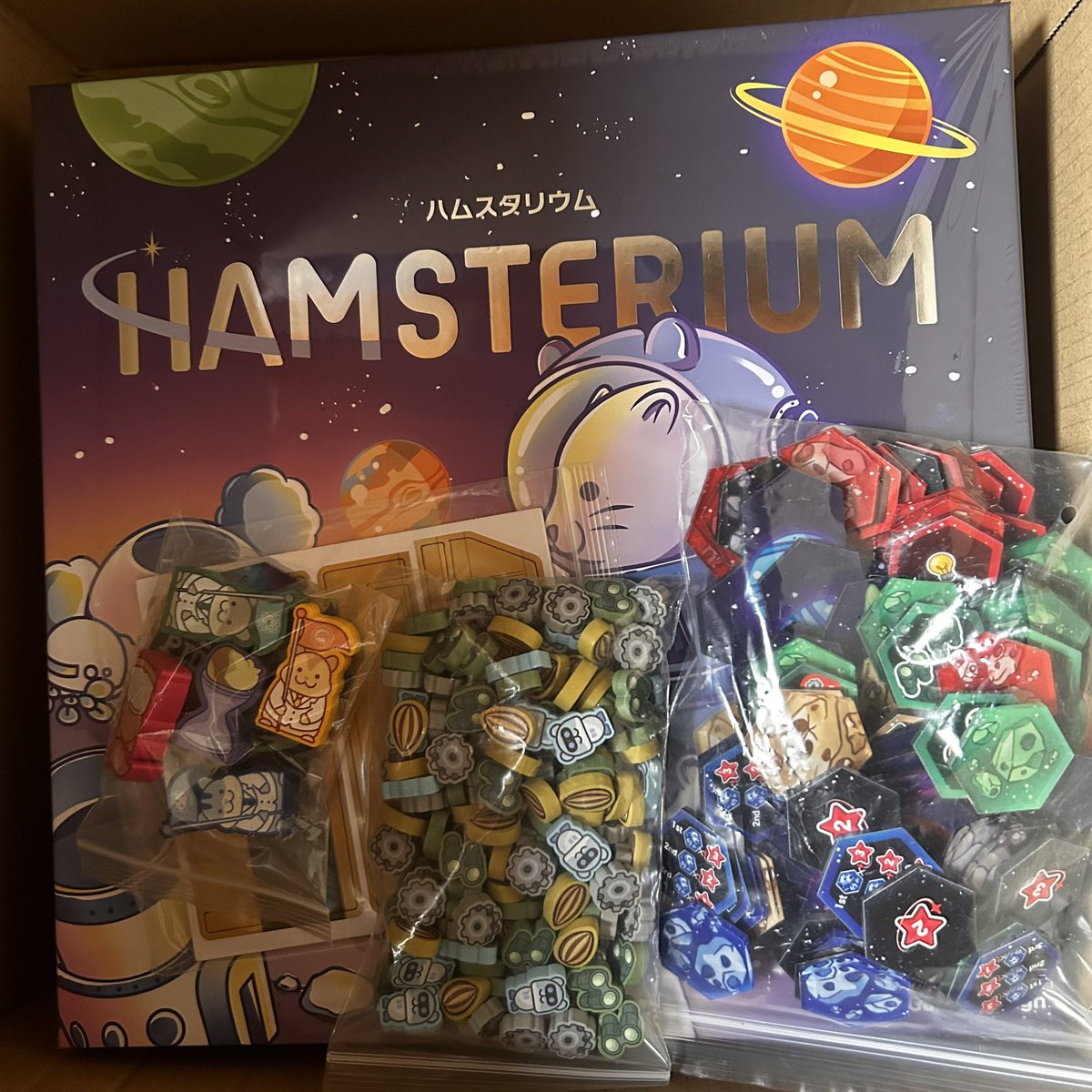 invitro8823's tweet photo. ハムスタリウムが届いた
基本は紙チップとは言え、フィールドボード、オーバーレイの仕様やらなかなか
アーリーバードなどの減額分で木ゴマ、アクリルタイルもアドオンしてよかった

はよ遊びたいね https://t.co/uQlffhvu14