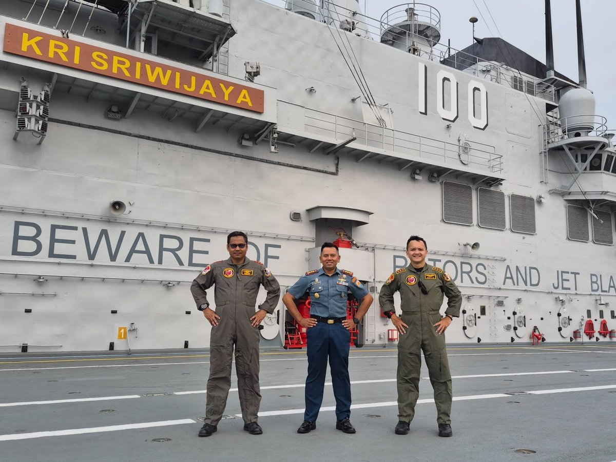 MilitaryObs_ID's tweet photo. SILATURAHMI DAN PERENCANAAN LATIHAN SHIP BOARD OPERATION (SBO) HELI CARACAL

Komandan Wing Udara 2.1 Grup 2 Heli, beserta jajaran melaksanakan kegiatan silaturahmi sekaligus pembahasan rencana Latihan bersama jajaran KRI Sriwijaya, TNI AL, pada Rabu, 7 Oktober 2026 https://t.co/Wwxzs89NxU